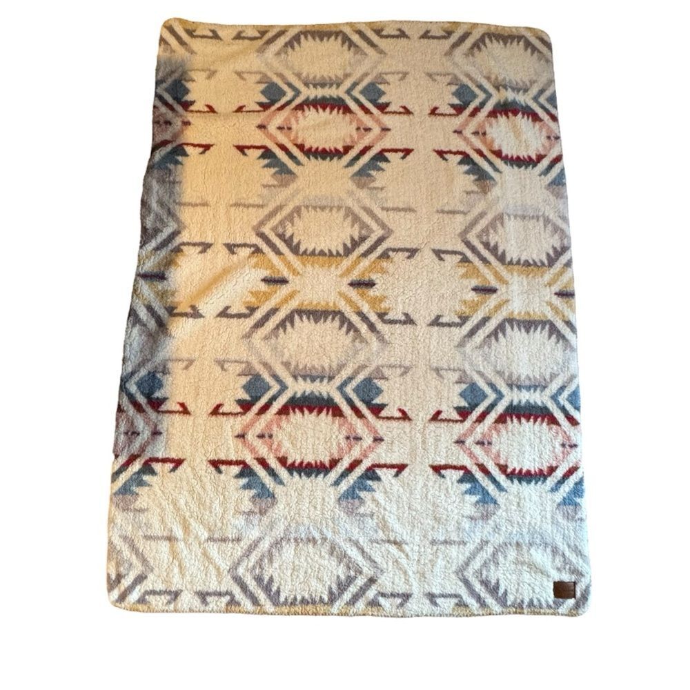 Pendleton White Sands Sherpa Throw Blanket 50 inches x 70 inches soft comfy sofa